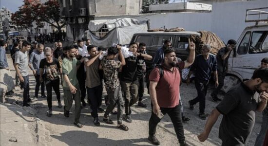15 palestinezë të tjerë që prisnin ndihmë ushqimore vriten nga shtënat me armë zjarri nga Izraeli në Gaza