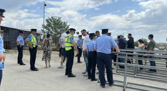 Bënin thirrje nacionaliste, Policia e Kosovës shoqëron disa huliganë serbë