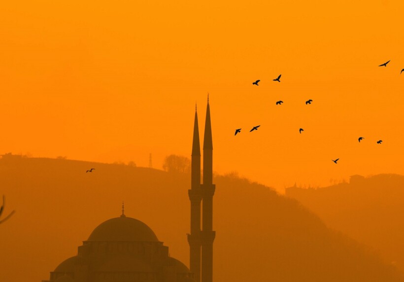 Besimtarët myslimanë sot festojnë Kurban Bajramin