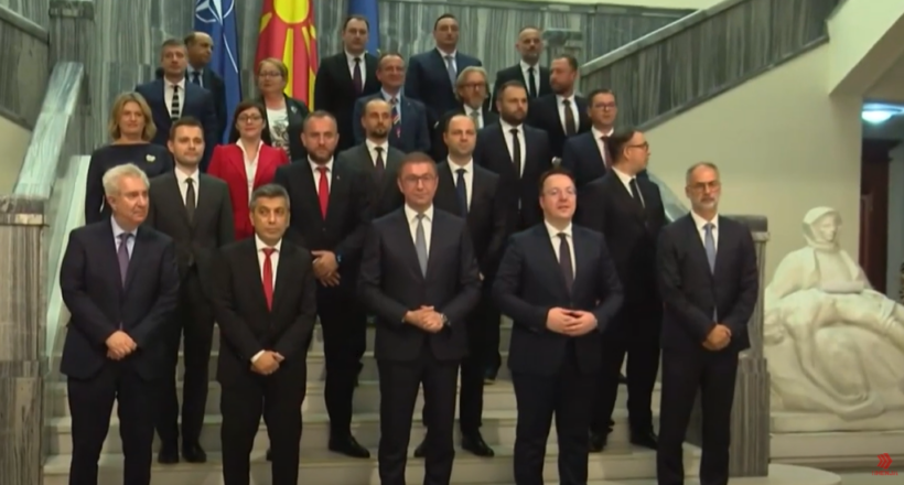(VIDEO) Një vit qeverisje me elozhe dhe kritika