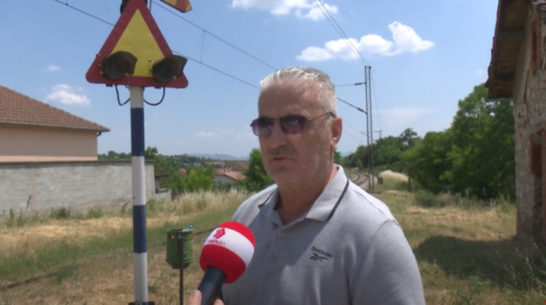 (VIDEO) Banorët e Ramanlisë rrëfejnë “tmerret” nga treni