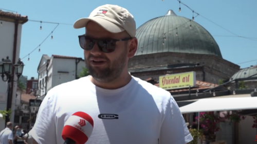 (VIDEO) Qytetarët gjejnë mënyra për tu përballuar me vapën