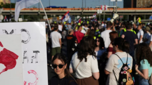 Protesta studentore në mbi 30 qytete të Serbisë: Kërkohet shpallja e zgjedhjeve të parakohshme