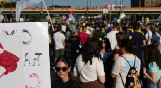 Protesta studentore në mbi 30 qytete të Serbisë: Kërkohet shpallja e zgjedhjeve të parakohshme