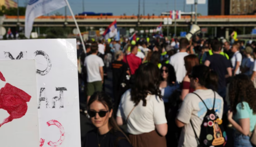 Protesta studentore në mbi 30 qytete të Serbisë: Kërkohet shpallja e zgjedhjeve të parakohshme
