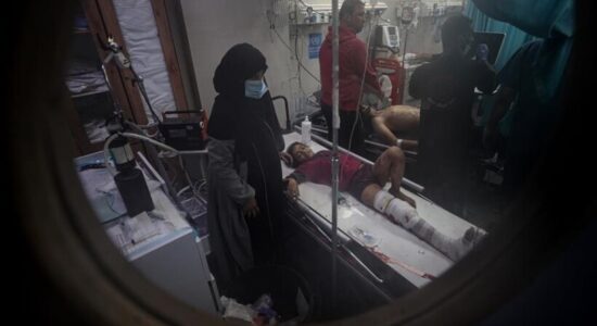 Spitali “Nasser” në Gaza nën kërcënimin e mosfunksionimit nga urdhrat izraelitë për dëbim