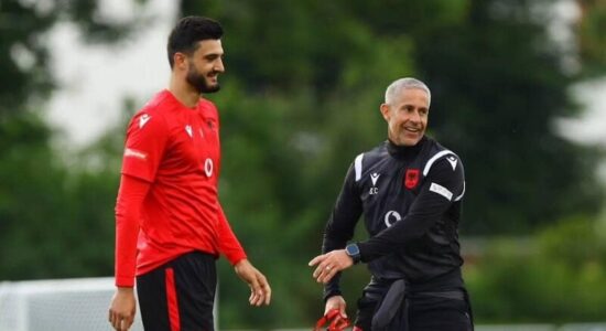 Sylvinho “pikturon” formacionin ndaj Serbisë, ka ende disa dilema