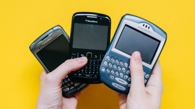 Gjenerata Z rikthen në modë telefonat legjendarë
