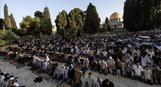 Mijëra muslimanë falën namazin e Kurban Bajramit në xhaminë Al-Aksa