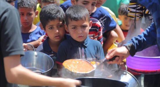 Qeveria e Gazës: Palestinezët që përballen me urinë vendosen nën shënjestrën e snajperëve izraelitë