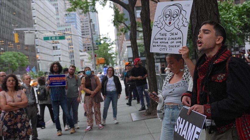 Një grup demokratësh proteston në New York kundër senatores Gillibrand për komentet islamofobike