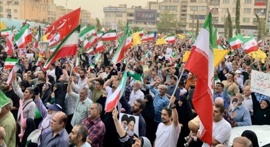 Iranianët festojnë në Teheran “fitoren kundër SHBA-së dhe Izraelit”