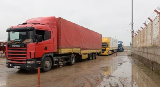 Turqia dhe Siria bien dakord të rifillojnë transportin ndërkombëtar rrugor sipas marrëveshjes së re