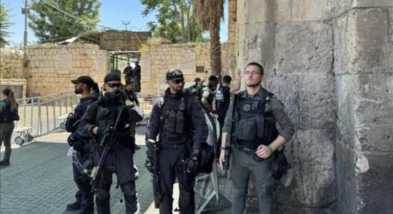Policia izraelite nuk lejon hyrjen e mijëra palestinezëve në Al-Aksa për të falur namazin e xhumasë