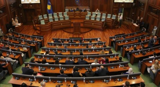 Kosovë, Gjykata Kushtetuese obligon deputetët ta konstituojnë Kuvendin brenda 30 ditësh
