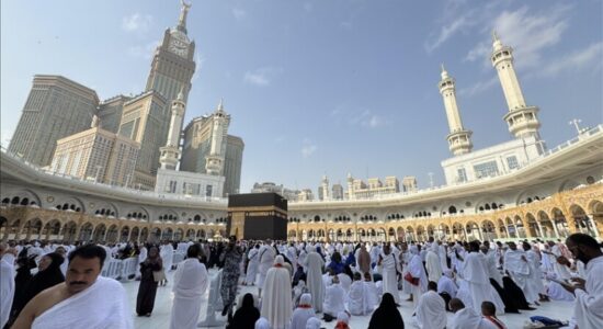 Mekë, më shumë se 2 milionë muslimanë përfundojnë Haxhin