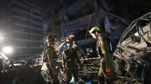 Të paktën 3 të vrarë dhe 91 të plagosur në sulmet hakmarrëse të Iranit ndaj Izraelit