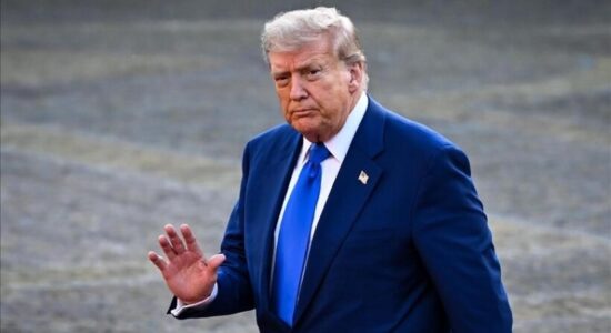 Trump poston videon e avionit B-2 me këngën “Bombardo Iranin”