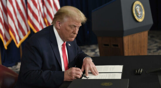 Trump nënshkruan vendime për të forcuar mbrojtjen amerikane nga dronët dhe për të nxitur fluturimin supersonik