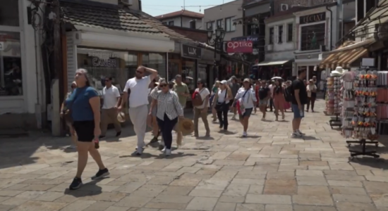 (VIDEO) Pushimet verore, qindra turistë të huaj zgjedhin Maqedoninë e Veriut