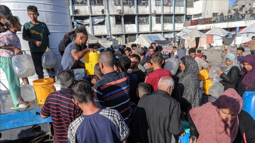 Palestinezët presin me orë të tëra për ujë të pastër mes bllokadës izraelite në Gaza
