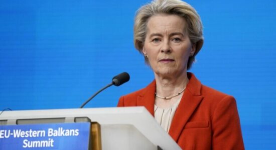 BE e gatshme për marrëveshje tregtare me Trump, Ursula Von der Leyen: Të gjitha opsionet janë në tryezë