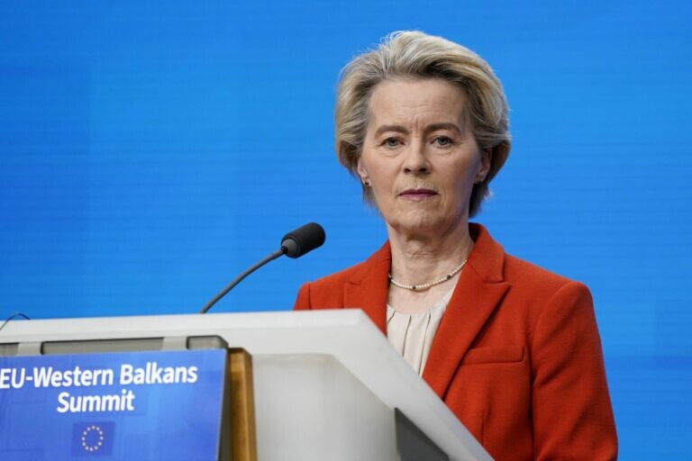BE e gatshme për marrëveshje tregtare me Trump, Ursula Von der Leyen: Të gjitha opsionet janë në tryezë