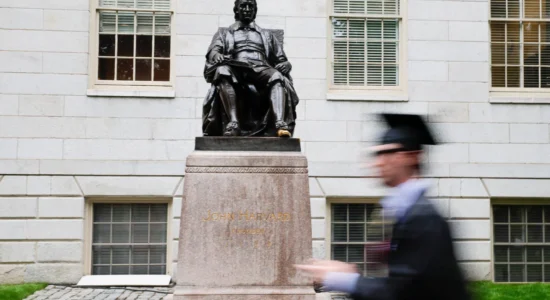 Gjykata pezullon sërish dekretin e Trumpit për ndalimin e hyrjes së studentëve të huaj në Harvard