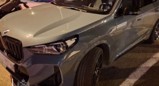 Policia malazeze sekuestron veturë të kërkuar nga Interpol në kufi me Shqipërinë, e drejtonte një kosovare