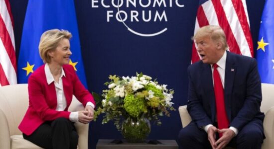 Von der Leyen: BE gati të vendosë sanksione ndaj Rusisë në të njëjtën kohë me SHBA