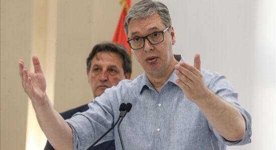 Vuçiq: Serbia e ka ndaluar shitjen e armëve për Izraelin
