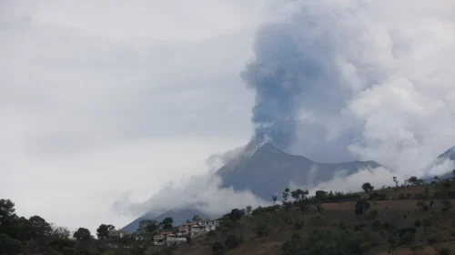 Shpërthen vullkani Fuego në Guatemalë, evakuohen mbi 500 banorë