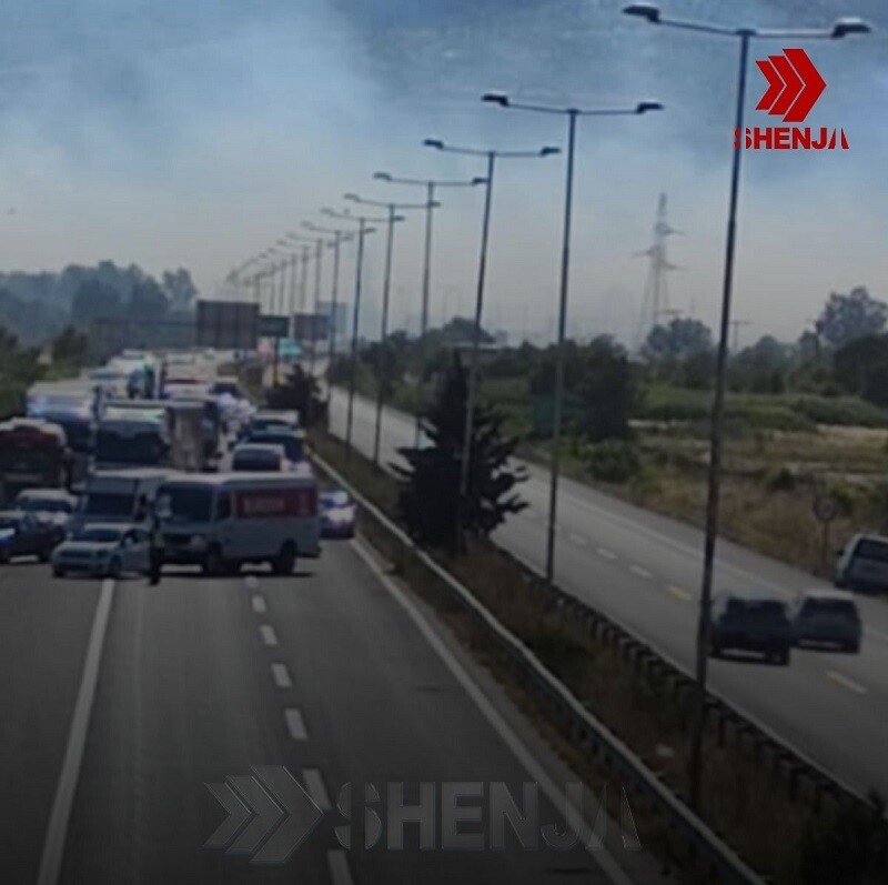 Për shkak zjarrit në Orman, bllokohet autostrada Shkup- Tetovë