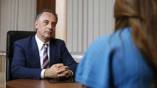 Aliu prezanton iniciativën “Kabineti Mobil”