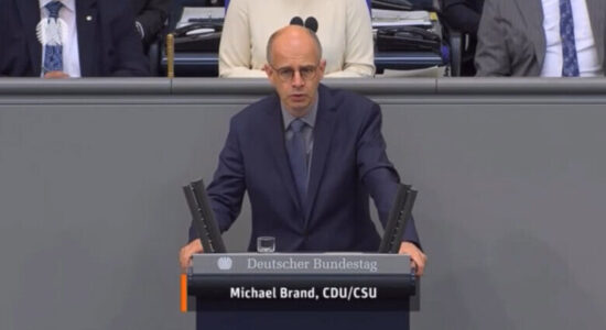 Debate të ashpra në Budestagun gjerman! Nuk kujtohet vetëm Srebrenica, flitet dhe për masakrat serbe në Kosovë
