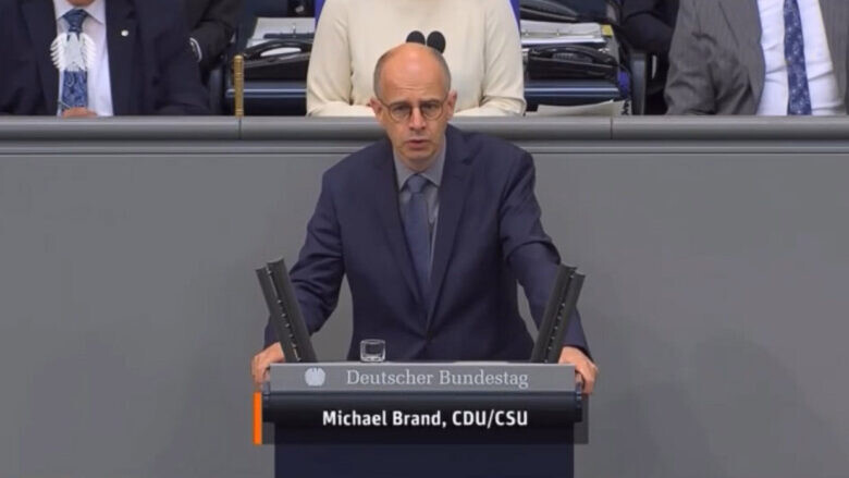 Debate të ashpra në Budestagun gjerman! Nuk kujtohet vetëm Srebrenica, flitet dhe për masakrat serbe në Kosovë