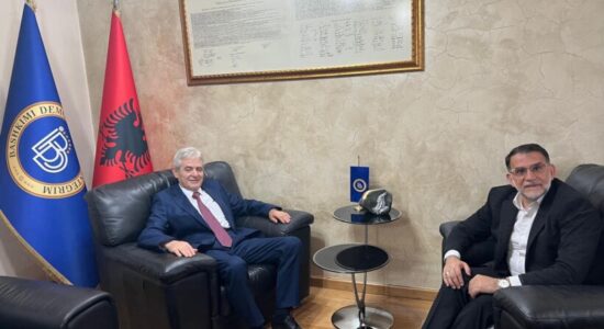Ali Ahmeti takon deputetin Salih Murat