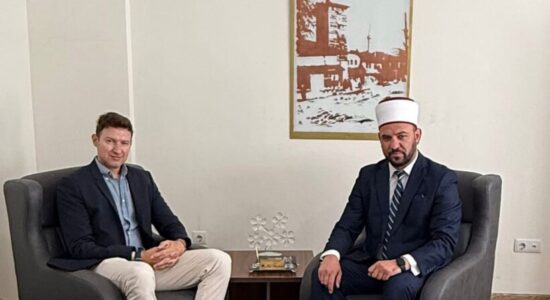 Vizitë diplomatike në BFI e Strugës – Meidani takon Myftiun