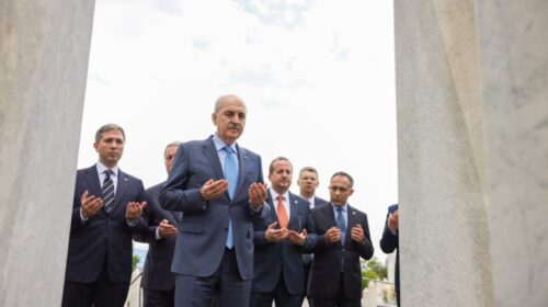 Kryeparlamentari turk Numan Kurtullmush vizitoi varrin e liderit boshnjak, Alija Izetbegoviq