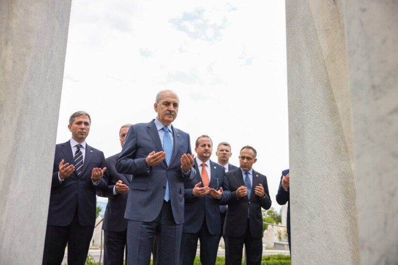 Kryeparlamentari turk Numan Kurtullmush vizitoi varrin e liderit boshnjak, Alija Izetbegoviq