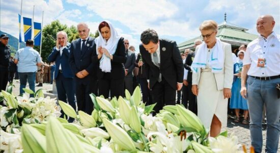 Kurti për familjarët e viktimave në Srebrenicë: Pikëllimi nuk i ka thyer
