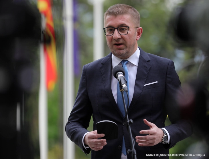 Mickoski në vendosjen e gur-themelit të fabikës së re të “Çagataj Kabllo”