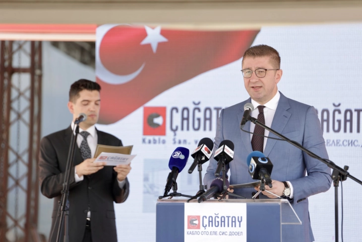 Mickoski: Qëllimi ynë është ta bëjmë Maqedoninë vend të mundësive ku mundi paguhet, ndërsa investimi ka kuptim