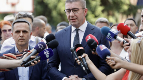 (VIDEO) Donacione nga Serbia për Tetovën, Mickoski përgjigjet në vend të Kasamit