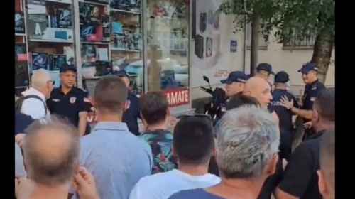 Kacafytje mes protestuesve dhe policisë në Serbi