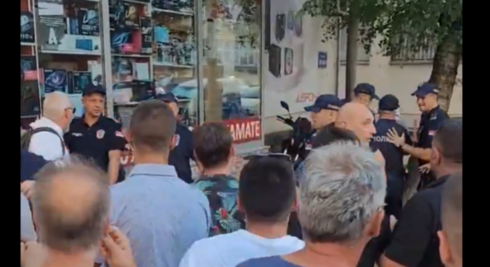 Kacafytje mes protestuesve dhe policisë në Serbi