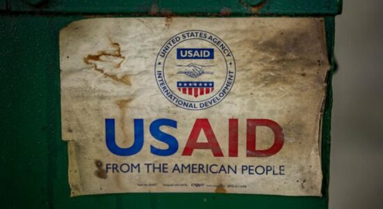 USAID mbyllet zyrtarisht, tani programet do të drejtohen nga Departamenti Amerikan i Shtetit