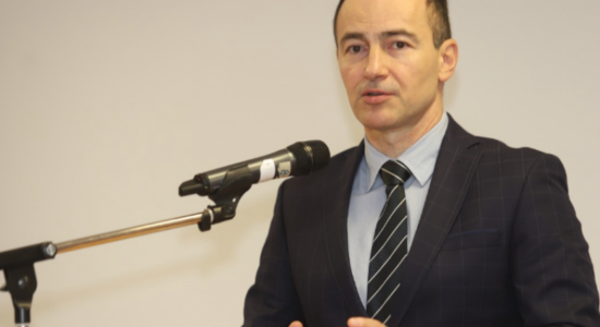 Kovaçev: Mickoski i vendosi veto integrimit europian të Maqedonisë