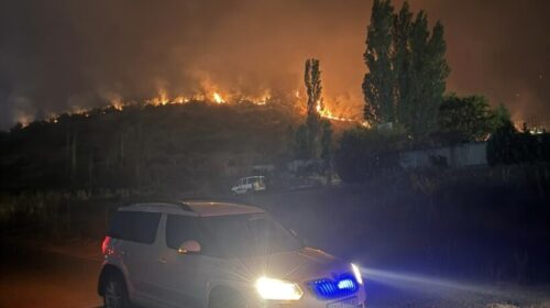 Ndalohet qarkullimi për kamionët për shkak të zjarrit afër Bllacës, qarkullimi për veturat devijohet