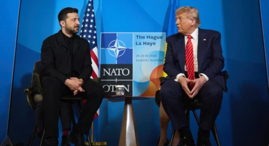 “Financial Times”: Trump e pyeti Zelenskin nëse Ukraina mund të godasë Moskën dhe Shën Petersburgun